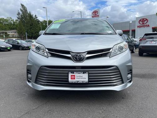 2020 Toyota Sienna XLE