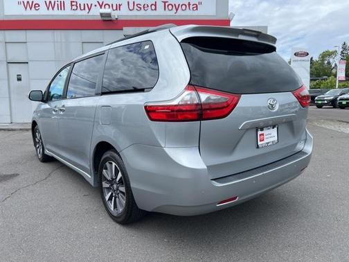 2020 Toyota Sienna XLE