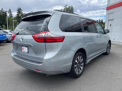 2020 Toyota Sienna XLE