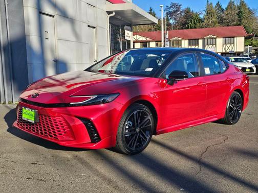 Supersonic Red w/Midnight Black Metallic Roof 2026 Toyota Camry XSE