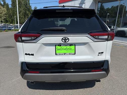 2025 Toyota RAV4 Hybrid SE