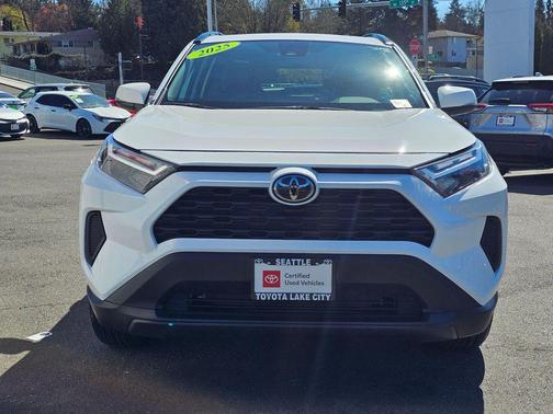 Ice Cap 2025 Toyota RAV4 XLE