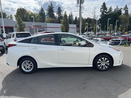 2019 Toyota Prius LE