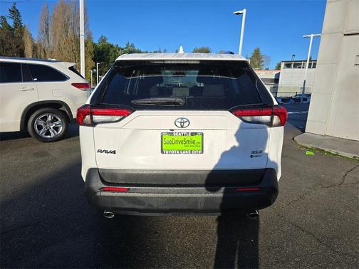 2025 Toyota RAV4 Hybrid XLE