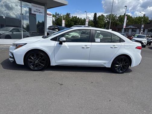 2025 Toyota Corolla Hybrid SE