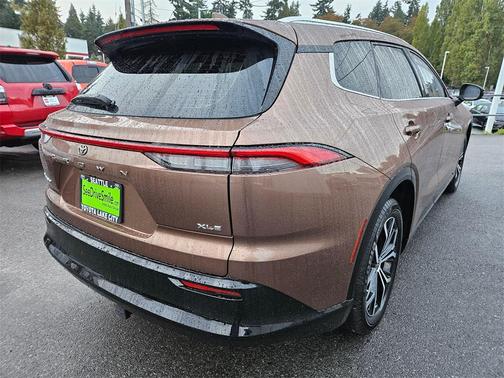 2025 Toyota Crown Signia XLE