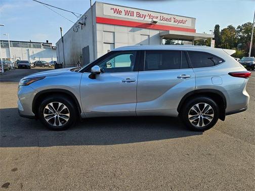 2022 Toyota Highlander Hybrid XLE