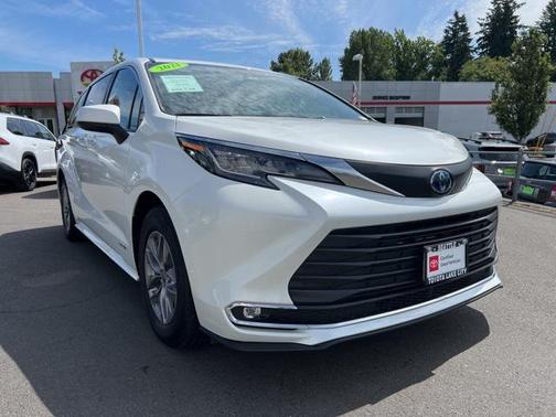 2021 Toyota Sienna XLE 7 Passenger