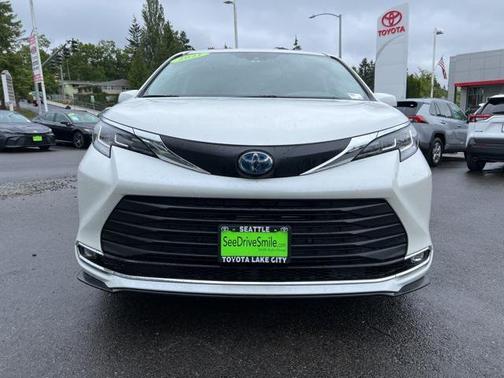 2021 Toyota Sienna XLE 7 Passenger