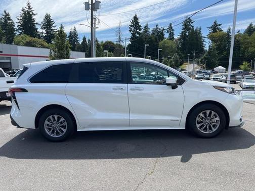 2021 Toyota Sienna XLE 7 Passenger
