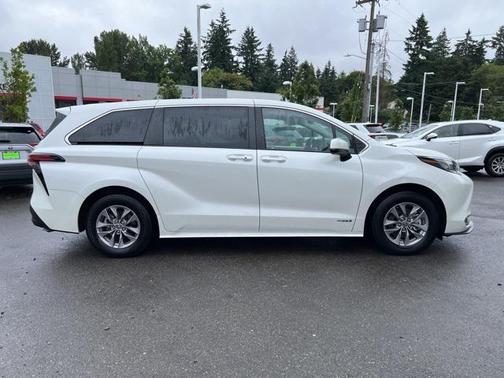 2021 Toyota Sienna XLE 7 Passenger