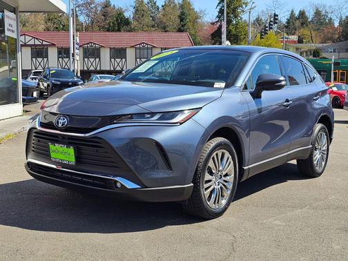 Coastal Gray Metallic 2024 Toyota Venza Limited