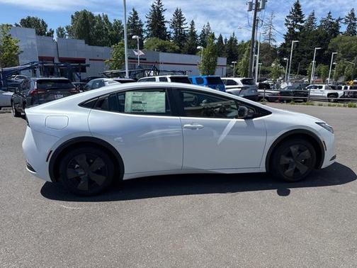 2025 Toyota Prius L