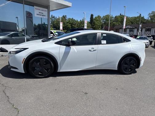 2025 Toyota Prius L