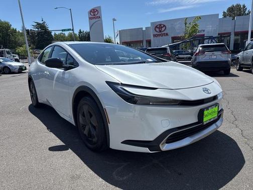 2025 Toyota Prius L