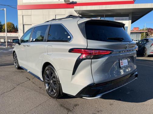 2024 Toyota Sienna XSE 7 Passenger