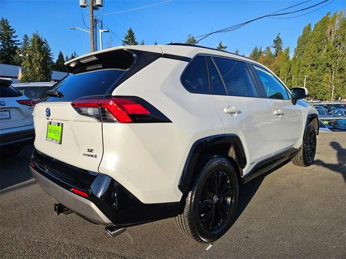 2022 Toyota RAV4 Hybrid SE