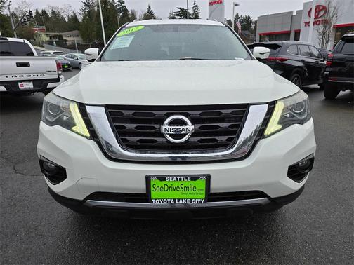 2017 Nissan Pathfinder SV