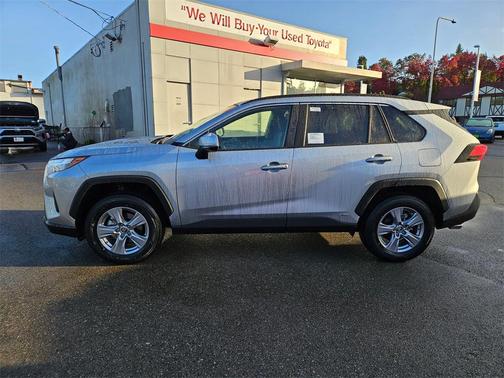 2025 Toyota RAV4 Hybrid XLE