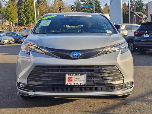 2024 Toyota Sienna Woodland Edition