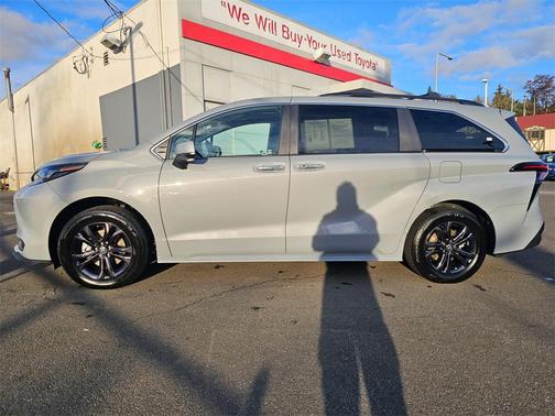 2024 Toyota Sienna Woodland Edition