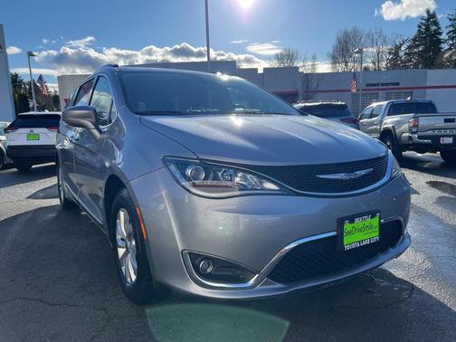 2018 Chrysler Pacifica Touring-L
