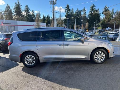 2018 Chrysler Pacifica Touring-L