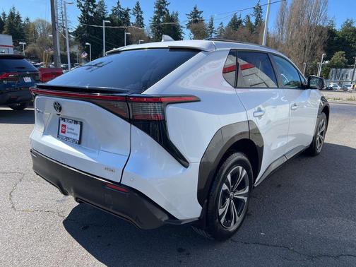 Wind Chill Pearl 2023 Toyota bZ4X XLE