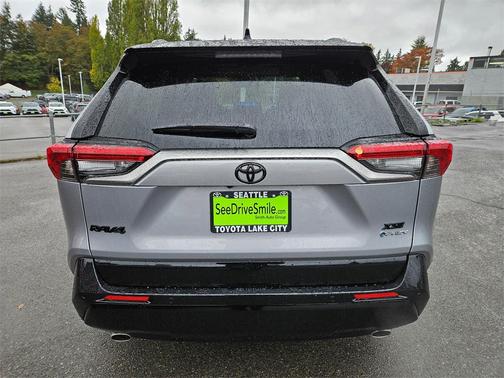 2025 Toyota RAV4 Hybrid SE
