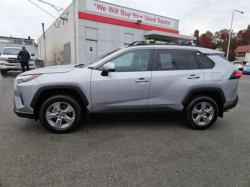 2025 Toyota RAV4 XLE