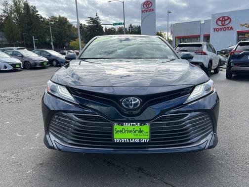 2020 Toyota Camry Hybrid XLE