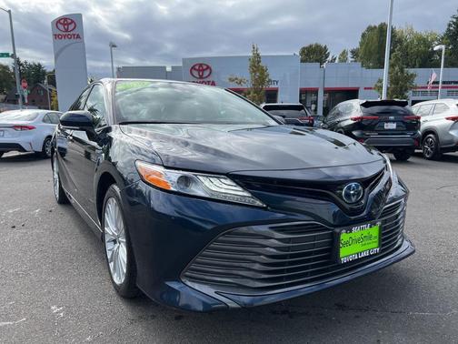 2020 Toyota Camry Hybrid XLE