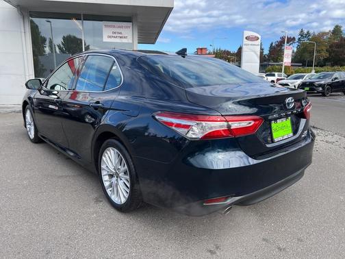 2020 Toyota Camry Hybrid XLE