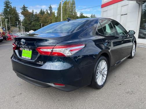 2020 Toyota Camry Hybrid XLE