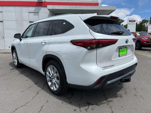 2022 Toyota Highlander Hybrid Limited