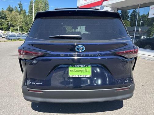 2025 Toyota Sienna LE