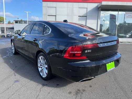 2017 Volvo S90 T6 Momentum