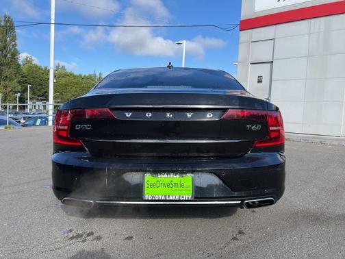 2017 Volvo S90 T6 Momentum