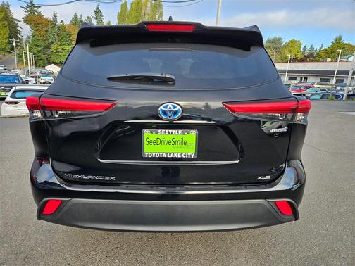 2021 Toyota Highlander Hybrid XLE