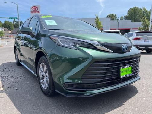 2023 Toyota Sienna LE