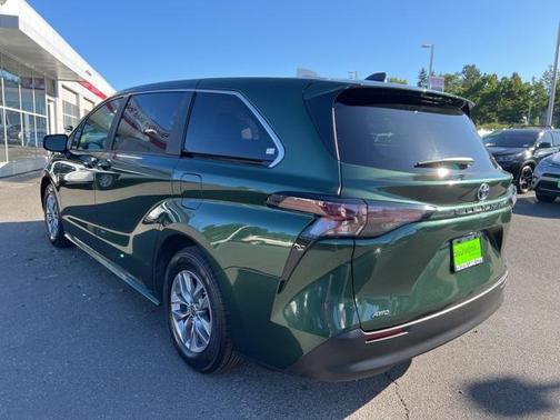 2023 Toyota Sienna LE