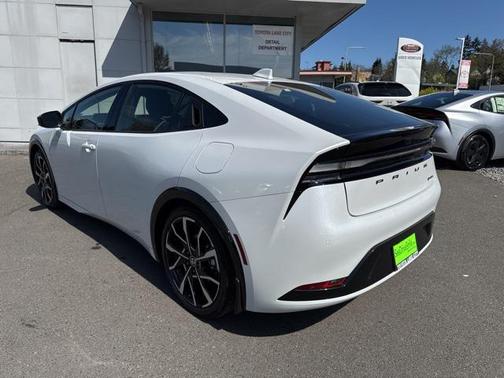 2025 Toyota Prius L
