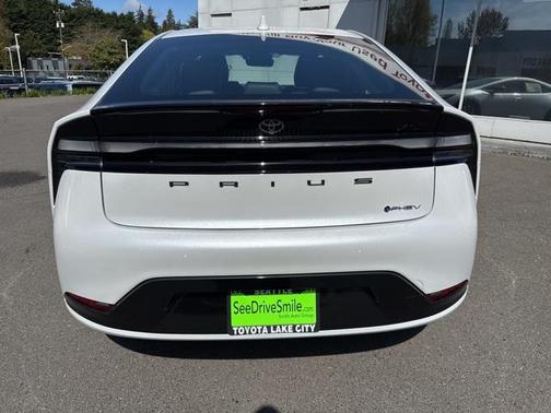 2025 Toyota Prius L
