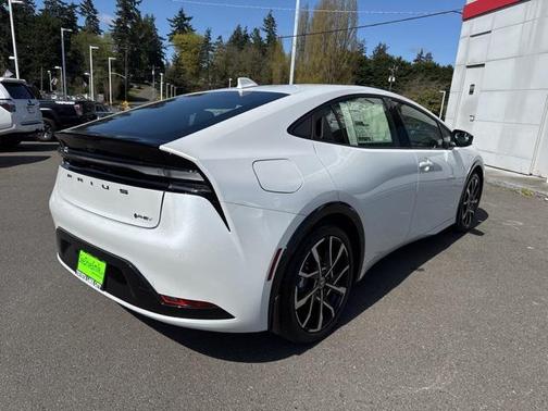2025 Toyota Prius L