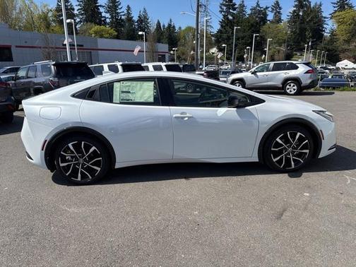 2025 Toyota Prius L