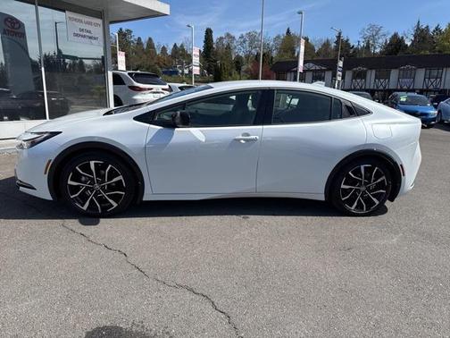 2025 Toyota Prius L