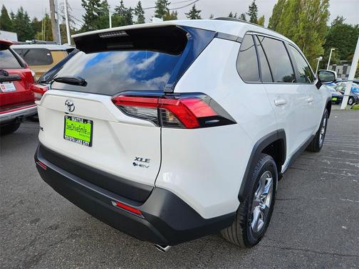 2025 Toyota RAV4 Hybrid XLE