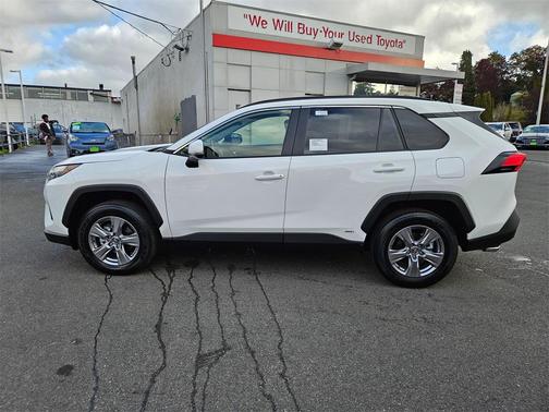 2025 Toyota RAV4 Hybrid XLE