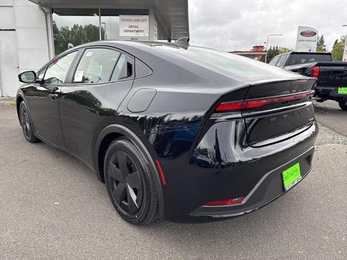 2025 Toyota Prius LE