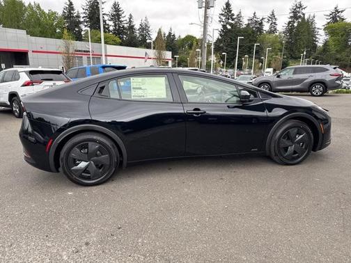 2025 Toyota Prius LE